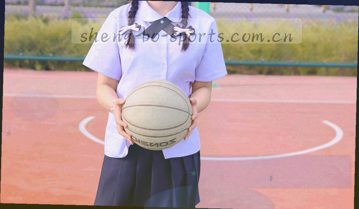 宽屏显示器边缘与色块背景的横向特写，画面中没有可读文字